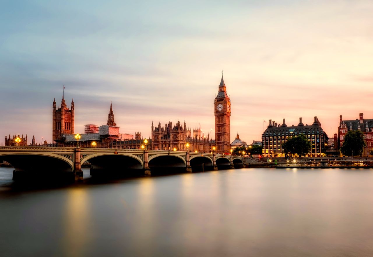 英国留学中介选择与费用核验